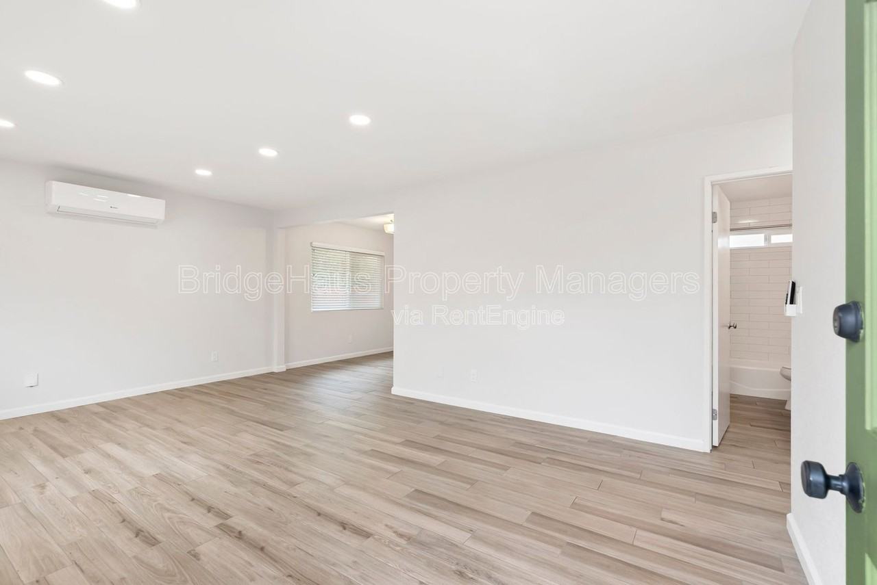 4745 Marlborough Dr - Photo 6 of 31