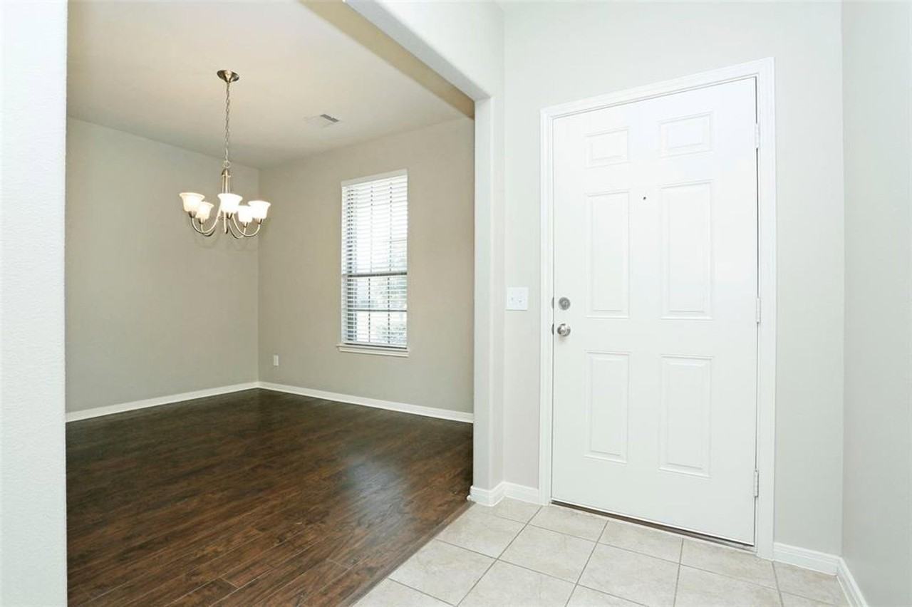 1123 Cloud Croft Ln - Photo 3 of 32