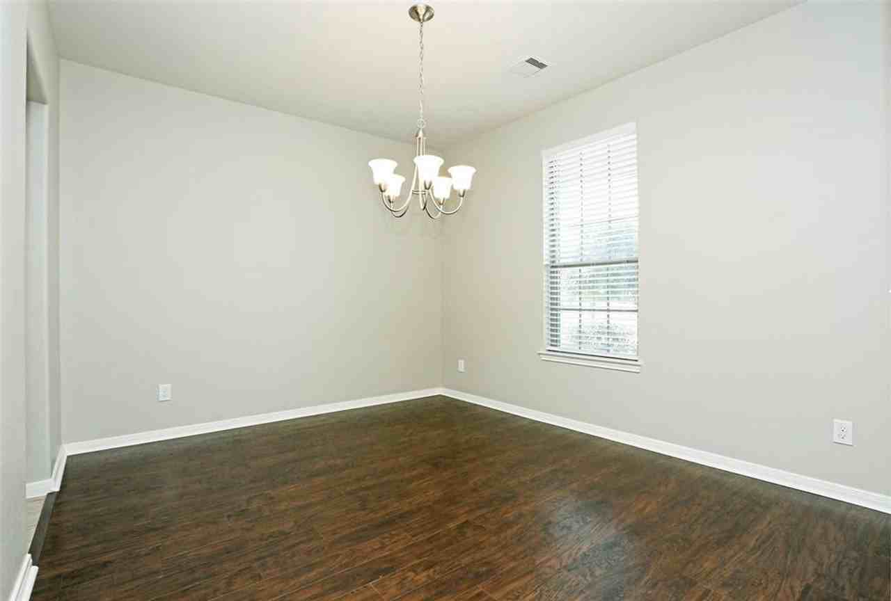 1123 Cloud Croft Ln - Photo 4 of 32