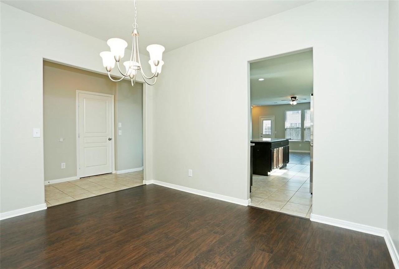1123 Cloud Croft Ln - Photo 5 of 32