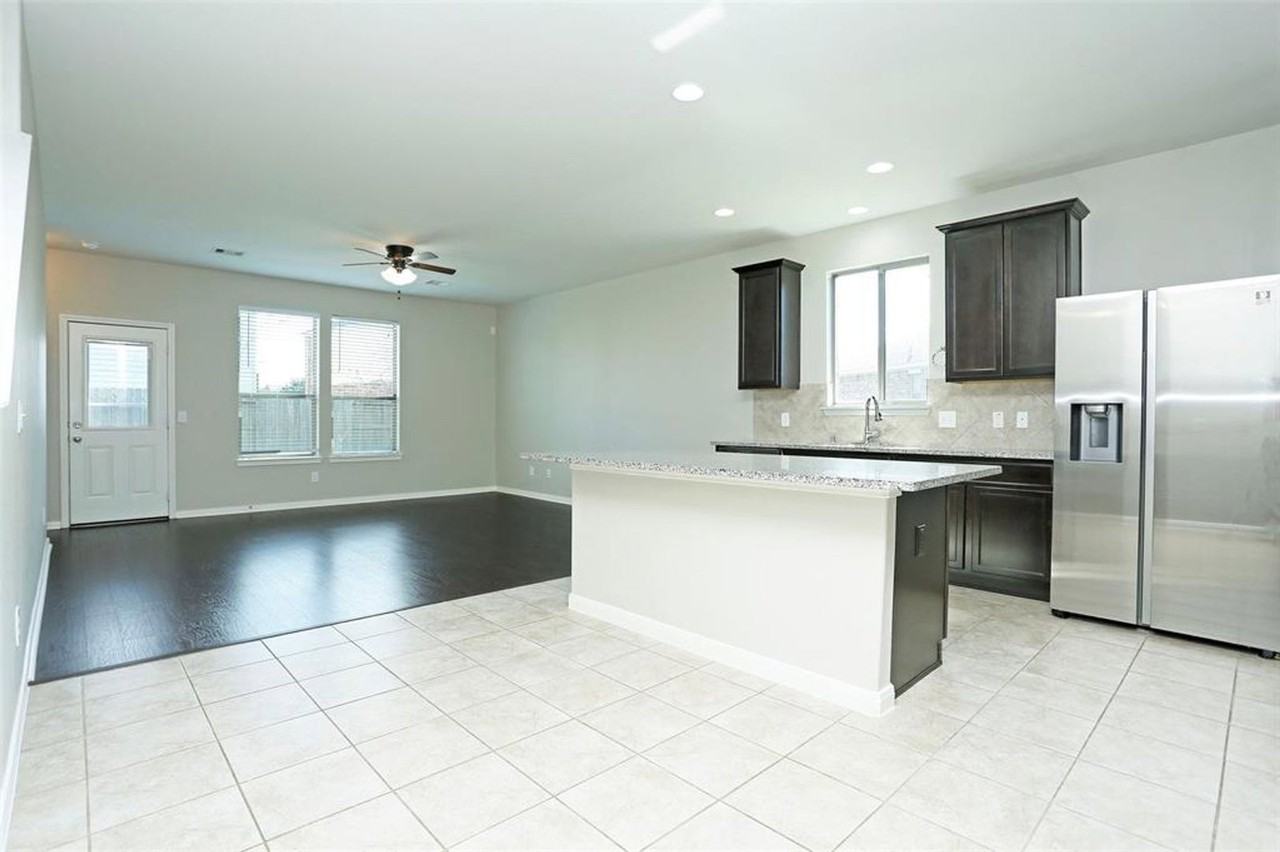 1123 Cloud Croft Ln - Photo 6 of 32