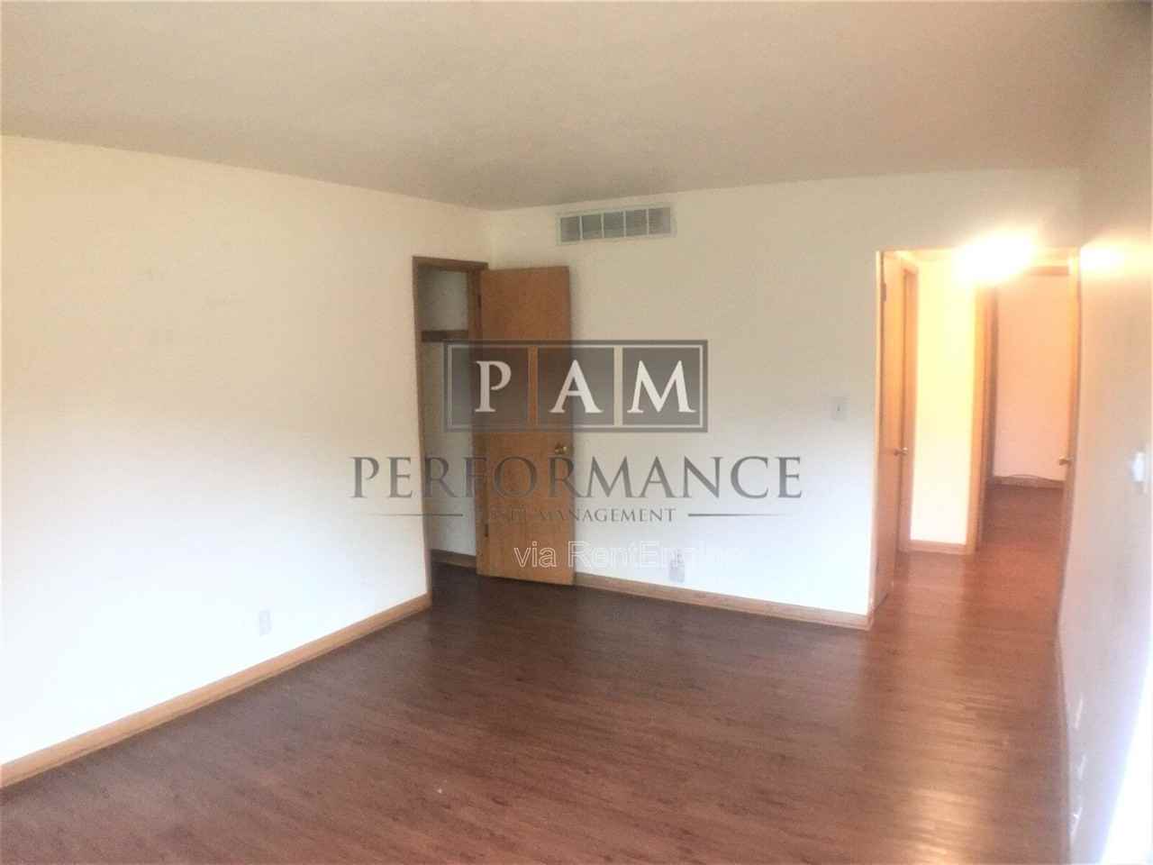 5327 N Mohawk Ave #2 - Photo 4 of 10