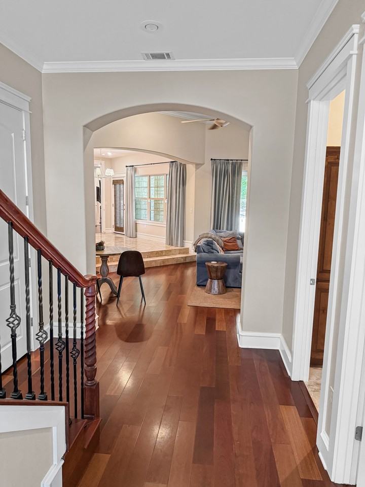 14 Scott Cres #1 - Photo 2 of 41