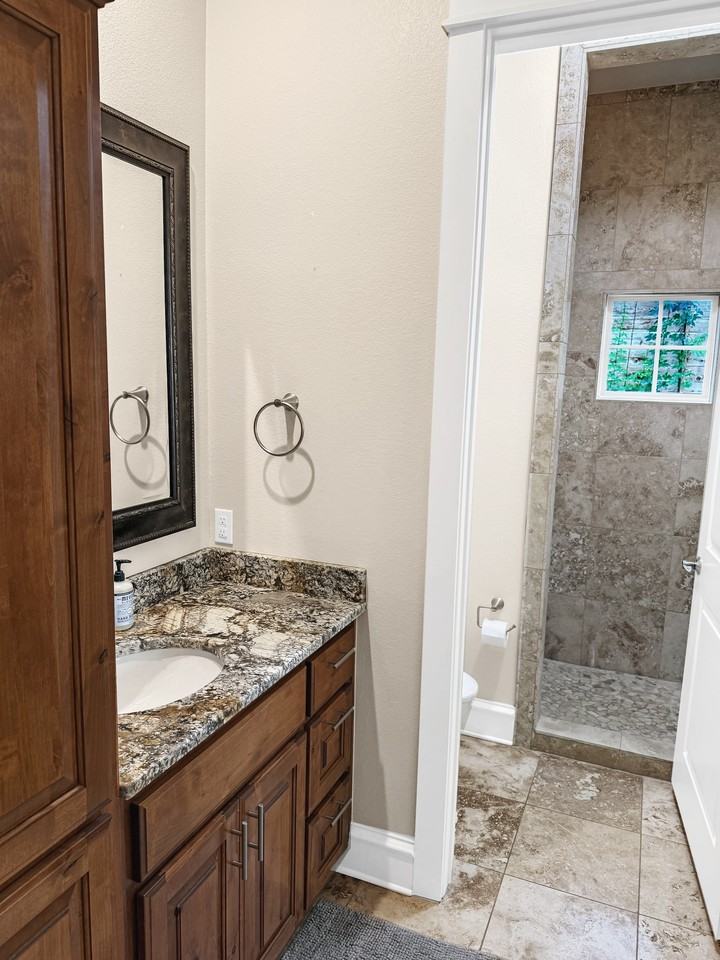 14 Scott Cres #1 - Photo 5 of 41