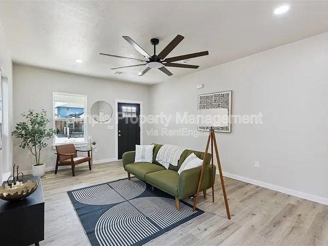 1951 Nw 11th St - Photo 5 of 35