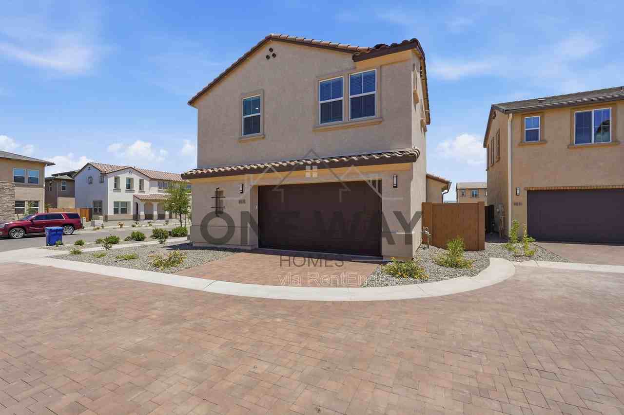 10155 E Ulysses Ave - Photo 2 of 44