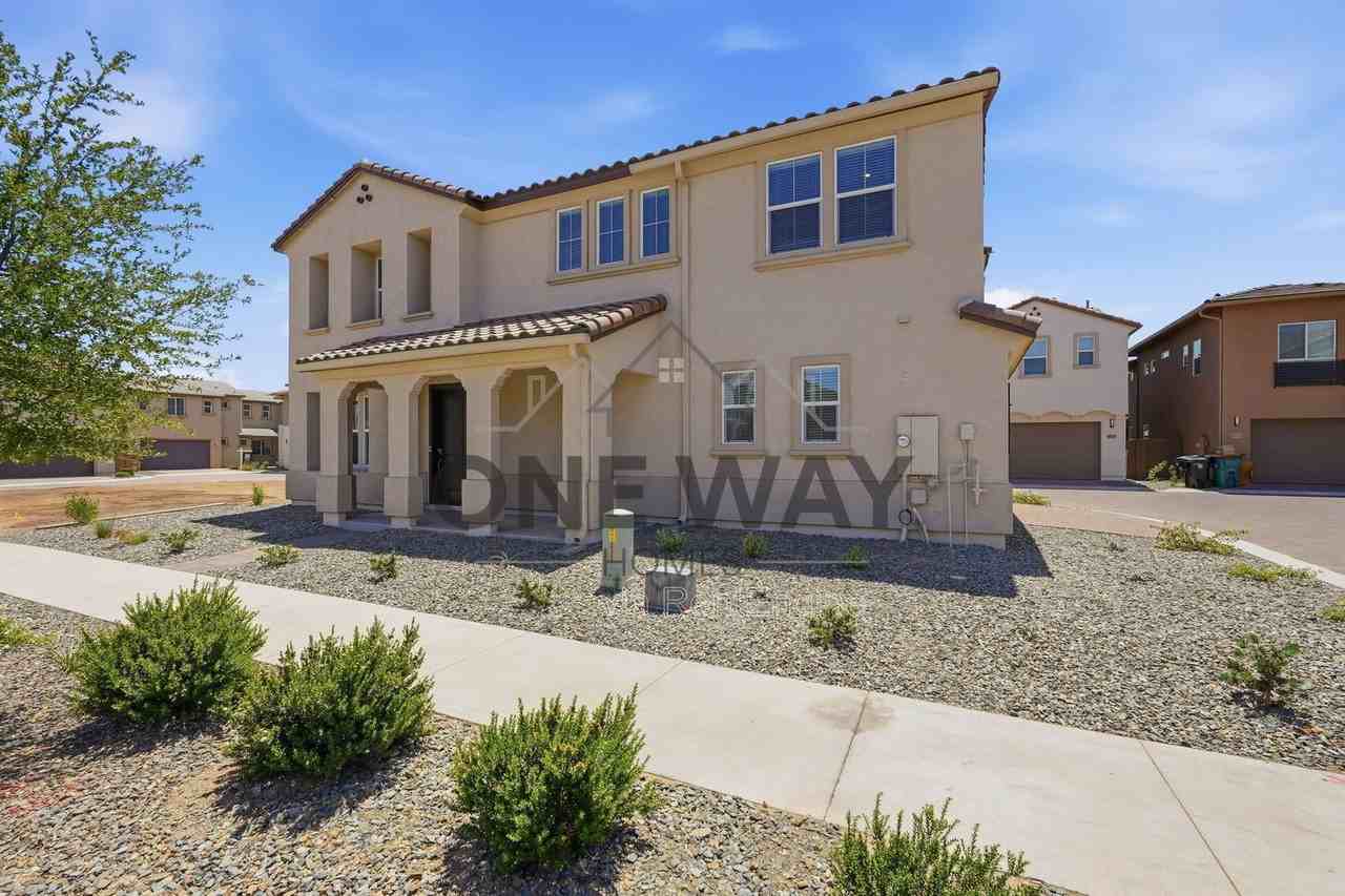 10155 E Ulysses Ave - Photo 4 of 44