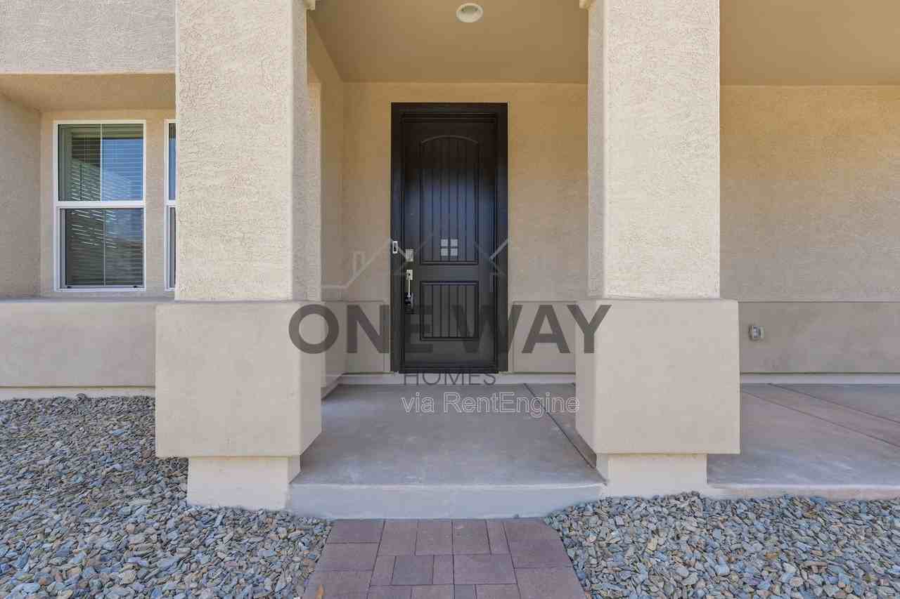 10155 E Ulysses Ave - Photo 6 of 44