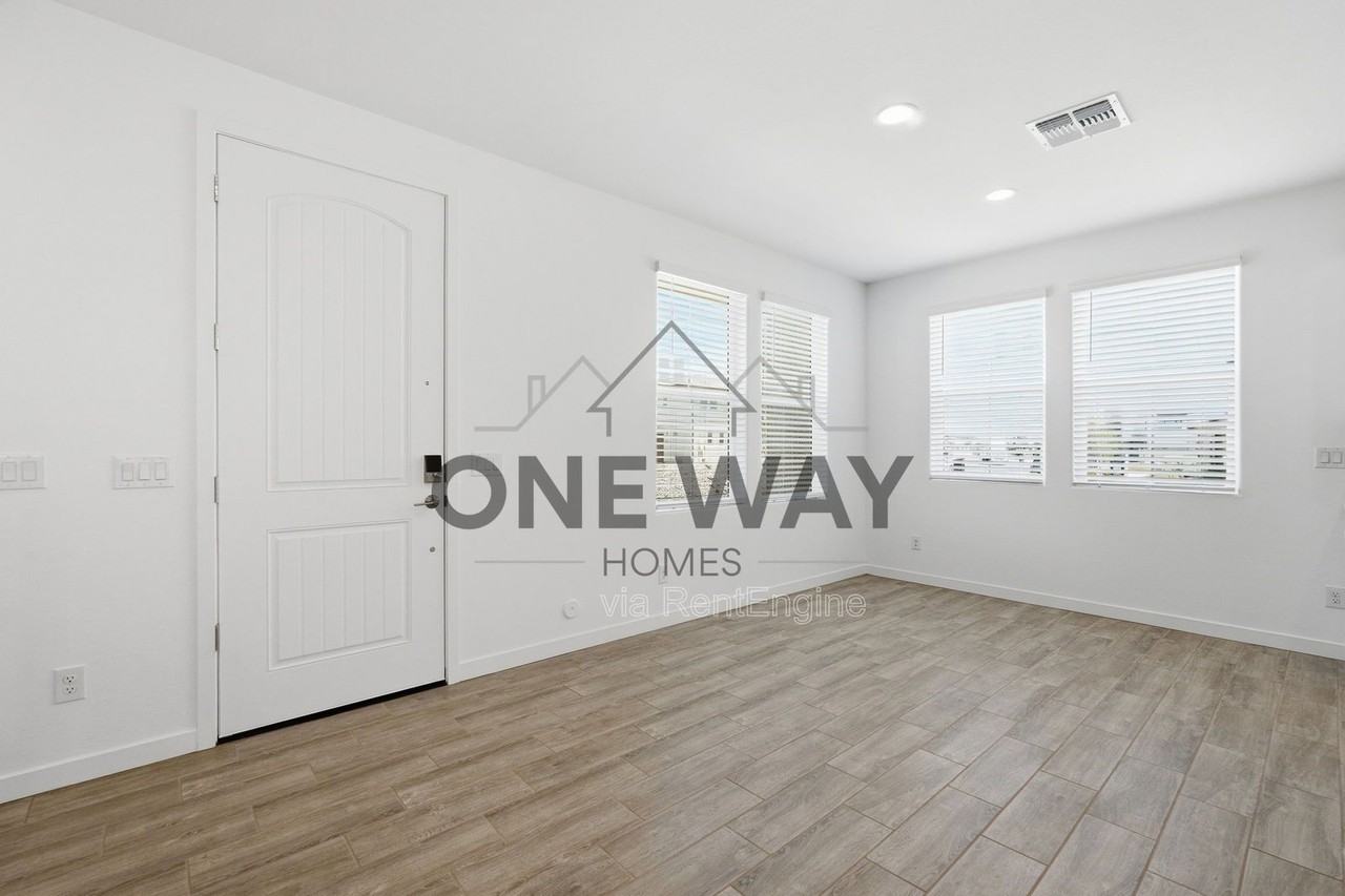 10155 E Ulysses Ave - Photo 7 of 44