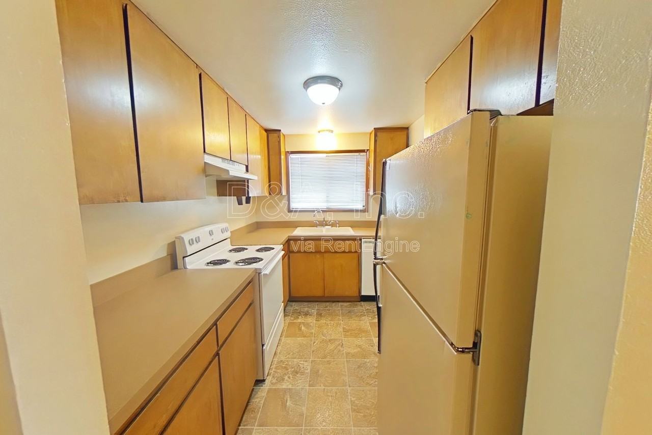 2527 Nw Grant Ave - Photo 4 of 10