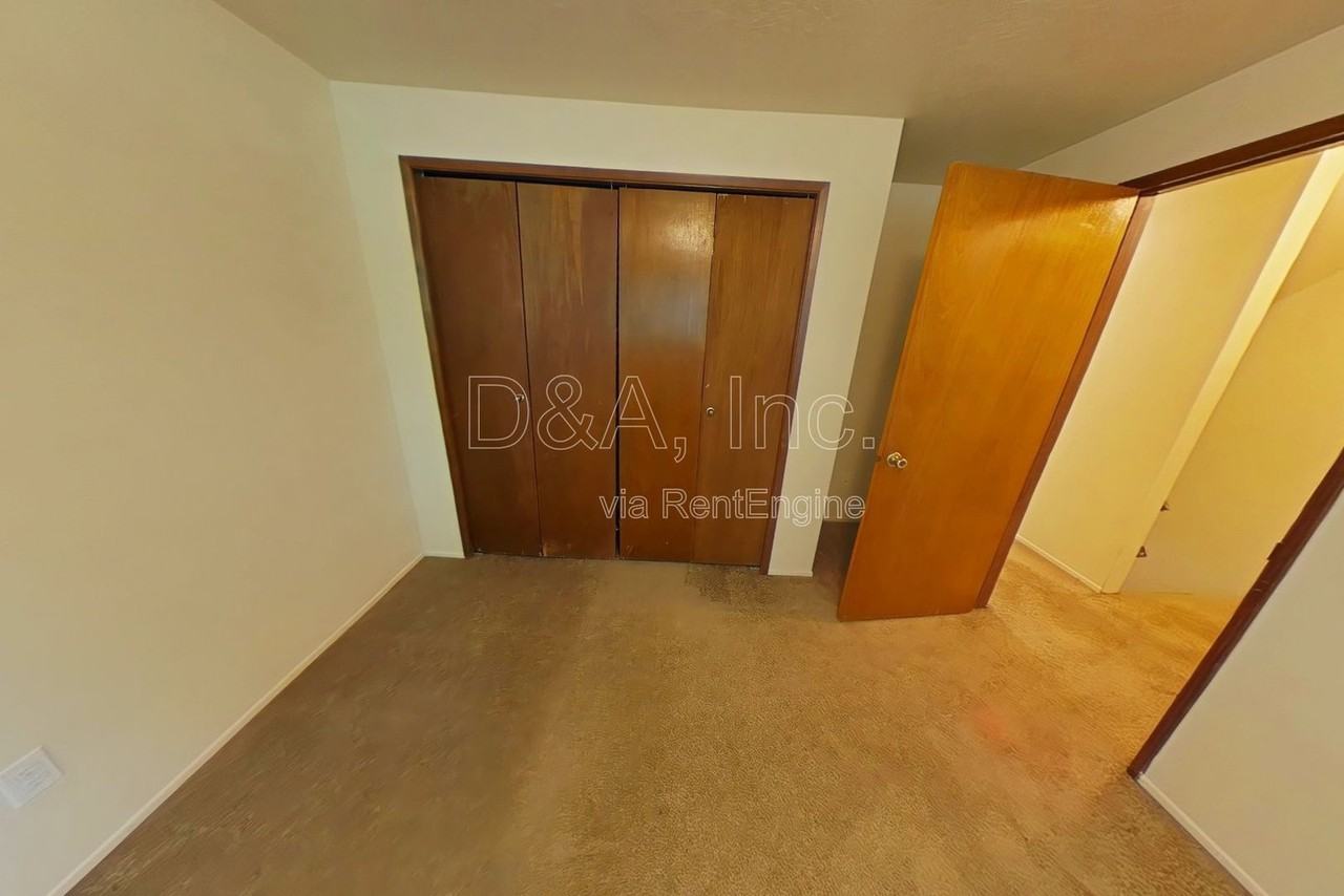 2527 Nw Grant Ave - Photo 6 of 10