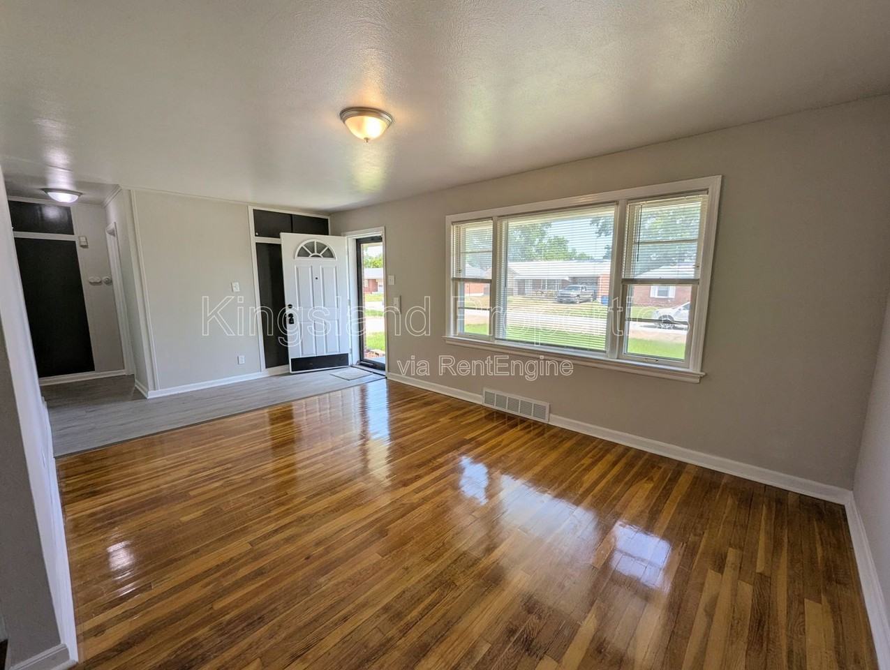 9418 Pattonwood Dr - Photo 4 of 33