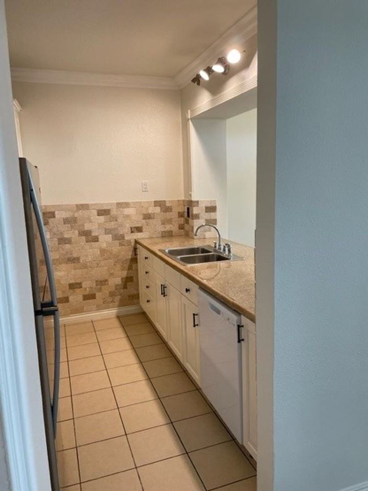 72 Campton Pl - Photo 5 of 17