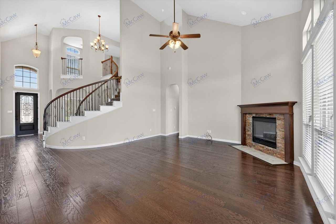 409 Rossville Dr - Photo 3 of 25
