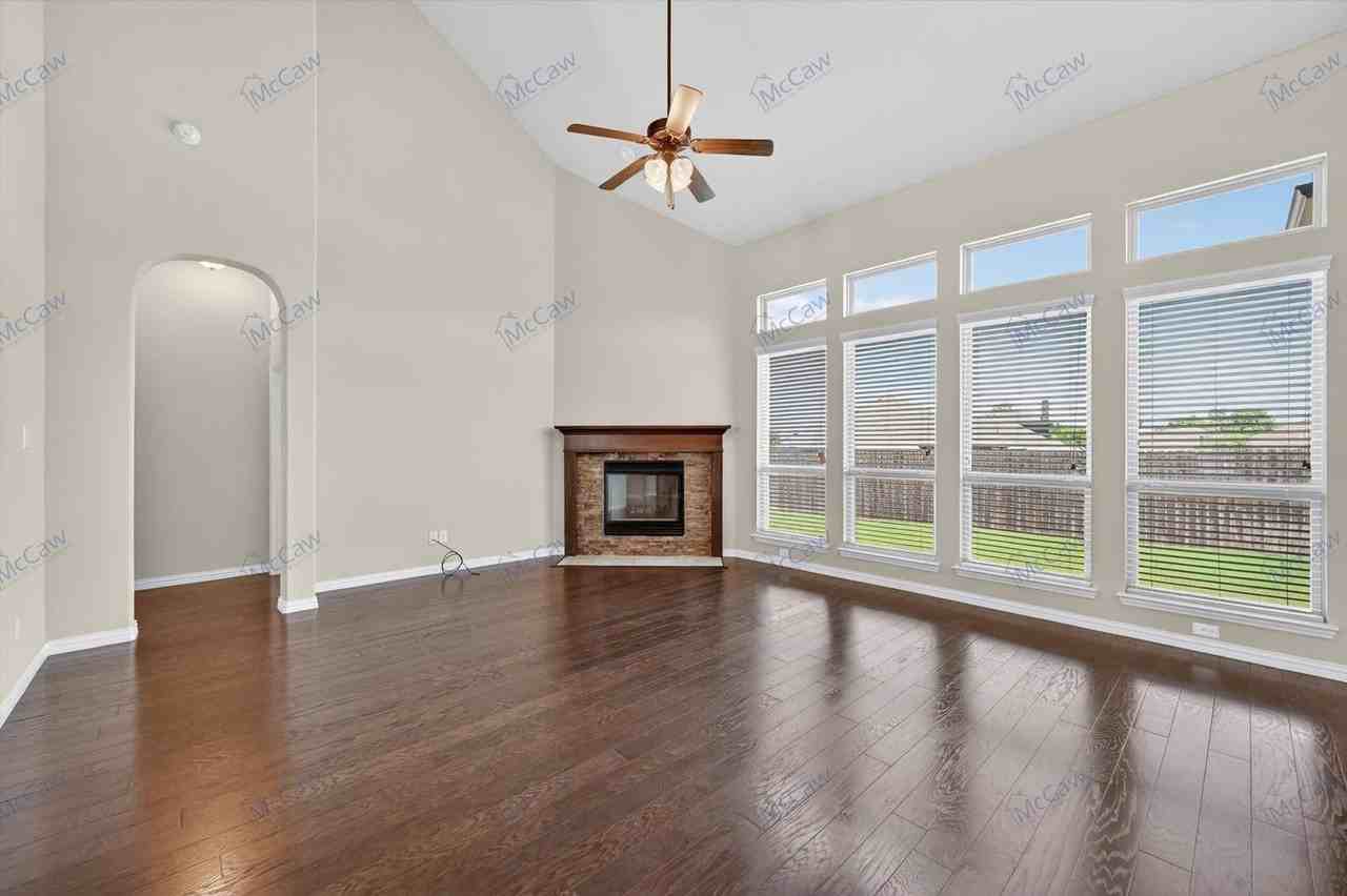 409 Rossville Dr - Photo 4 of 25