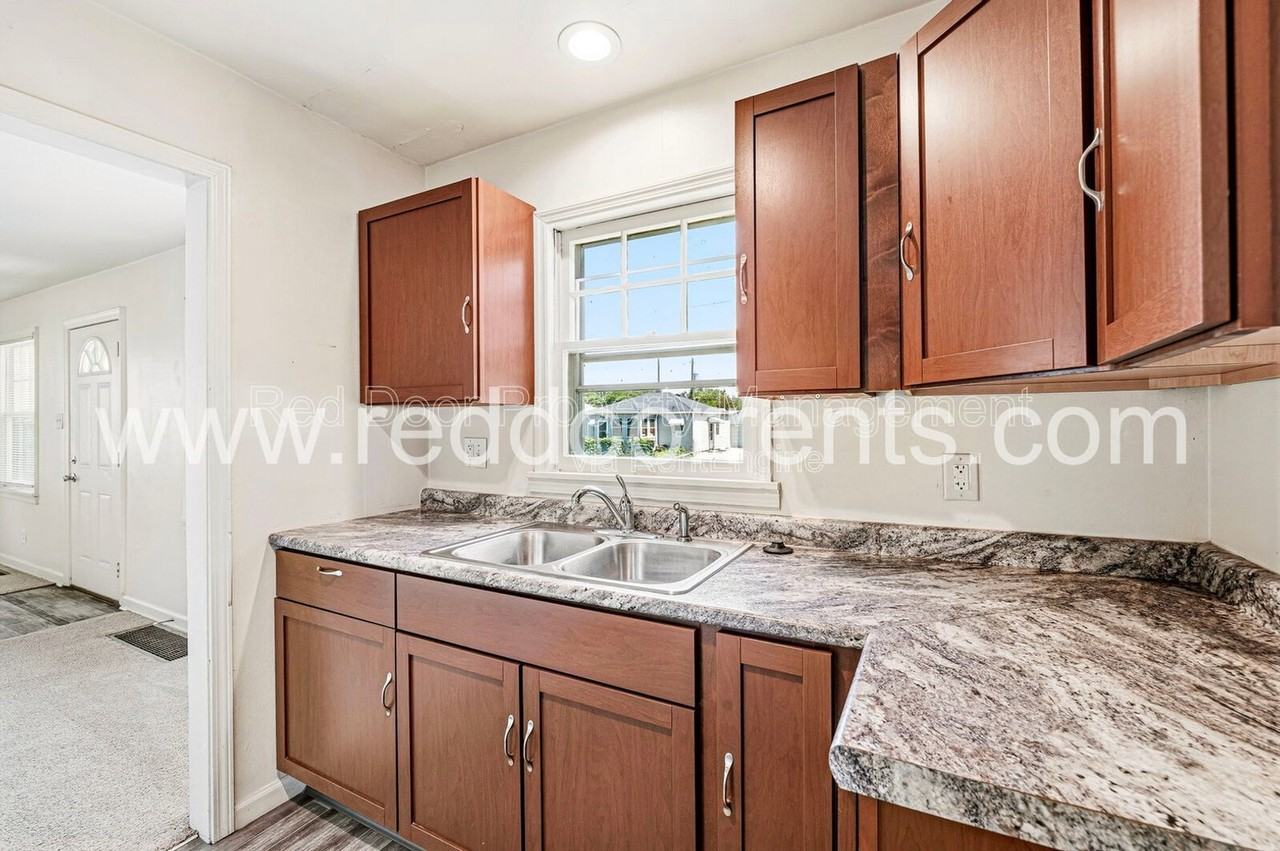 1742 N Whittier Pl - Photo 6 of 21