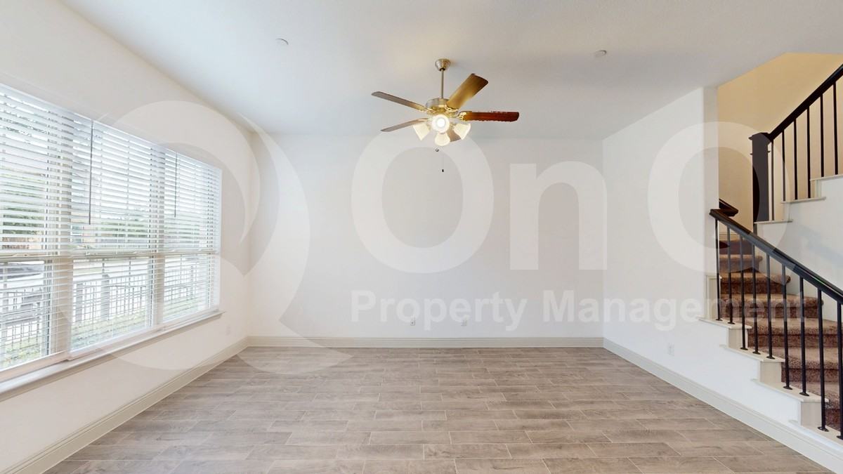 6242 Blythe Dr - Photo 3 of 14