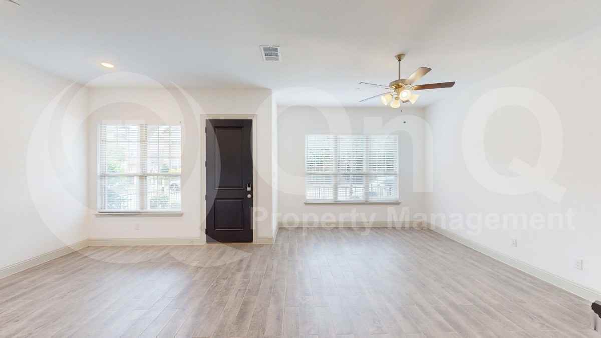 6242 Blythe Dr - Photo 4 of 14