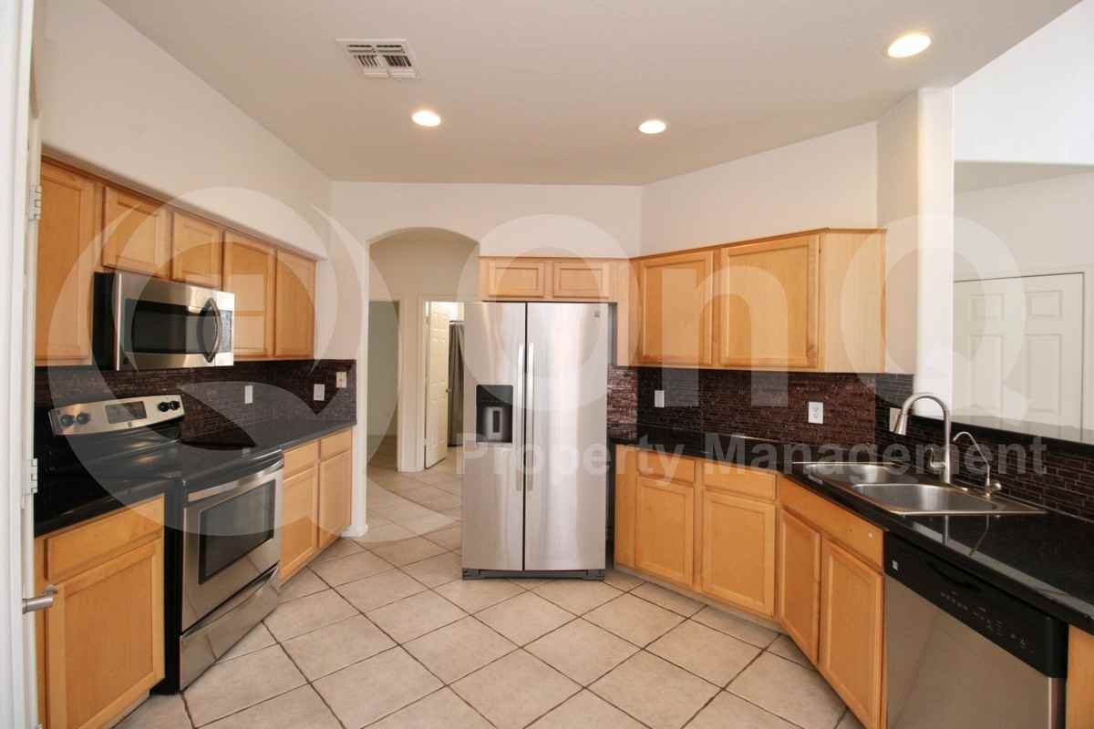 2450 E Darrel Rd - Photo 4 of 34