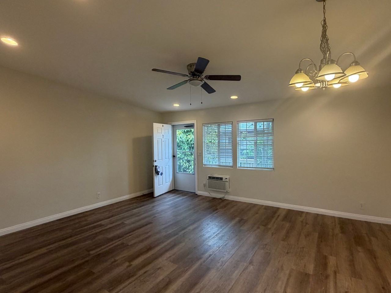 2119 E Westport Dr #7 - Photo 3 of 18