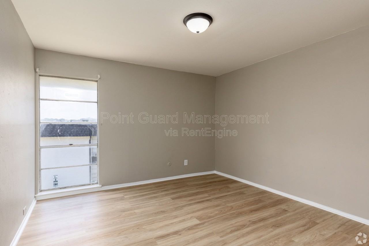 4540 W Kiest Blvd #2017 - Photo 3 of 11