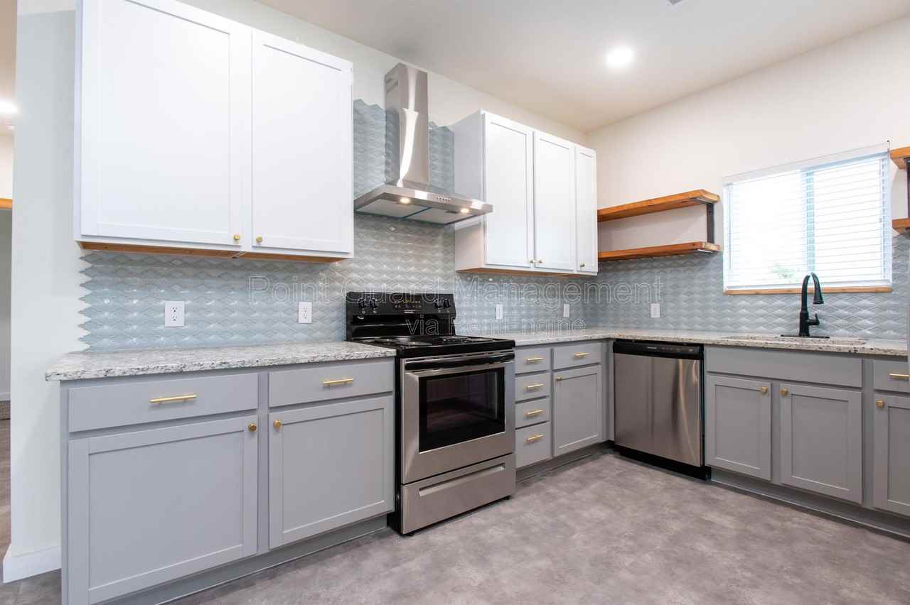 2859 N Oliver St - Photo 4 of 21