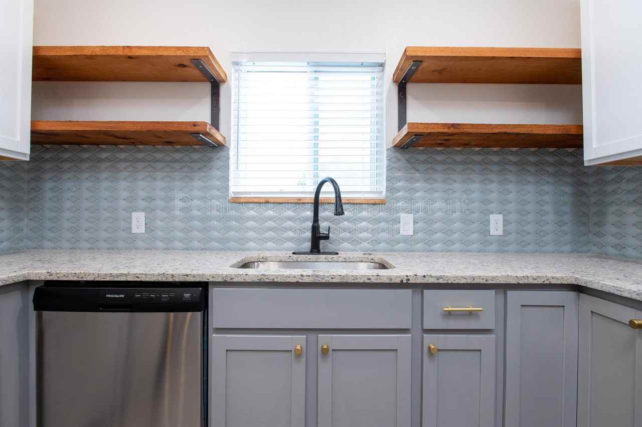 2859 N Oliver St - Photo 6 of 21