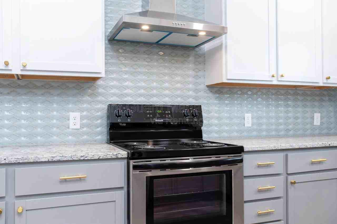 2837 N Oliver St - Photo 6 of 19