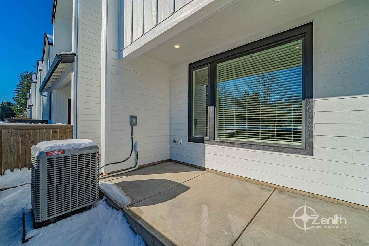 16334 Ne 20th St - Photo 3 of 38