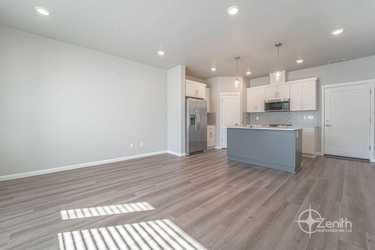 16334 Ne 20th St - Photo 5 of 38