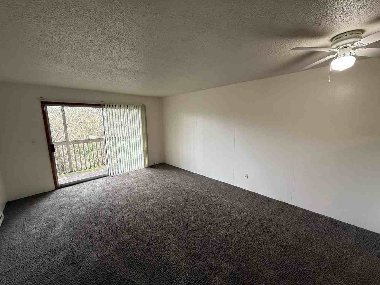 528 Sw Levens St #8 - Photo 4 of 13