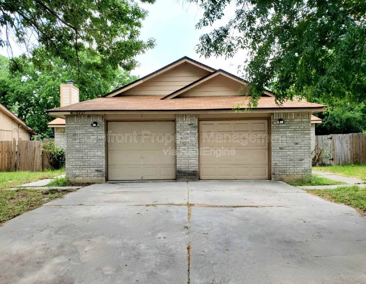 5717 Lochmoor - Photo 2 of 21