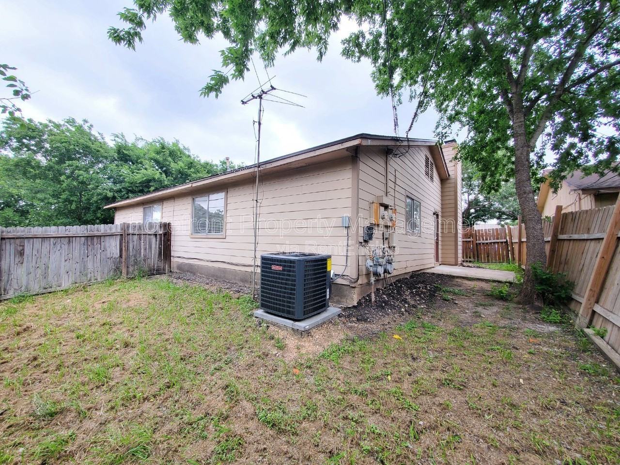 5717 Lochmoor - Photo 4 of 21