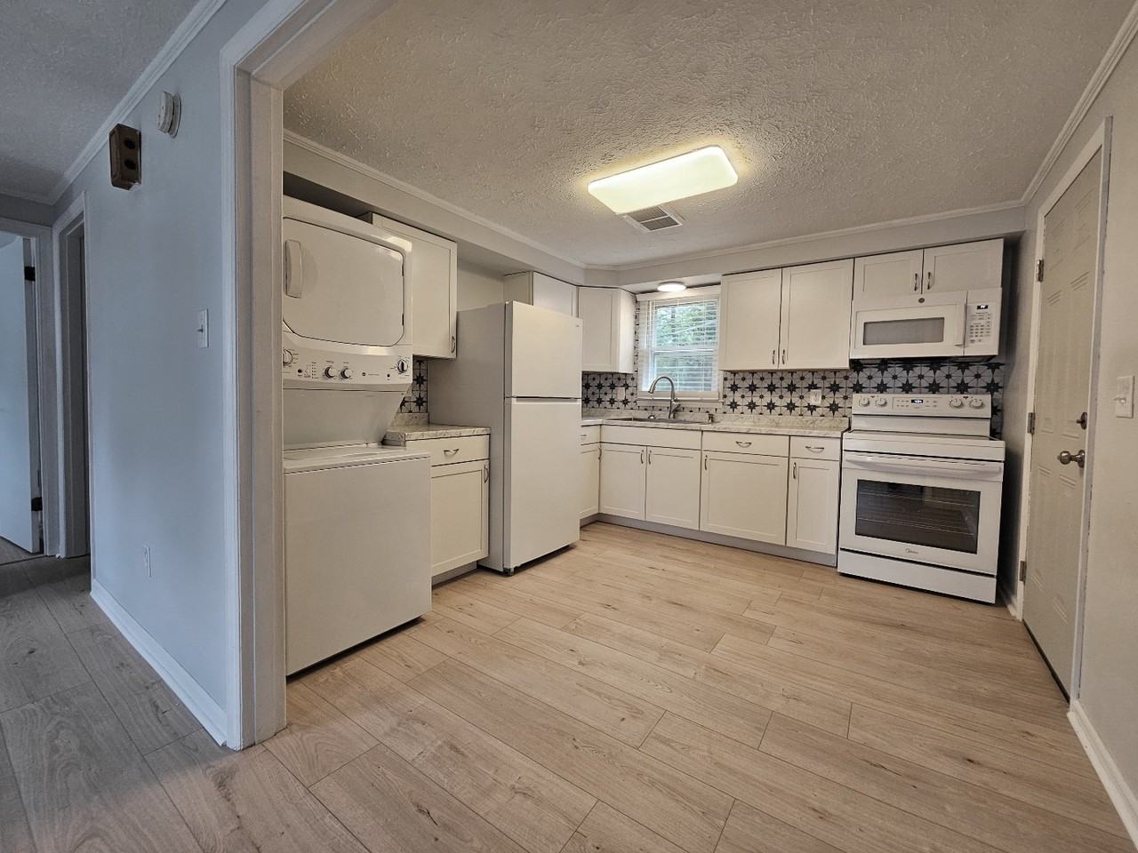 906 Paoli St #B - Photo 4 of 11