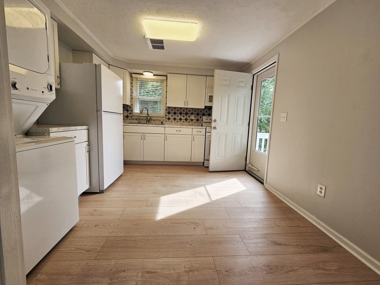 906 Paoli St #B - Photo 5 of 11