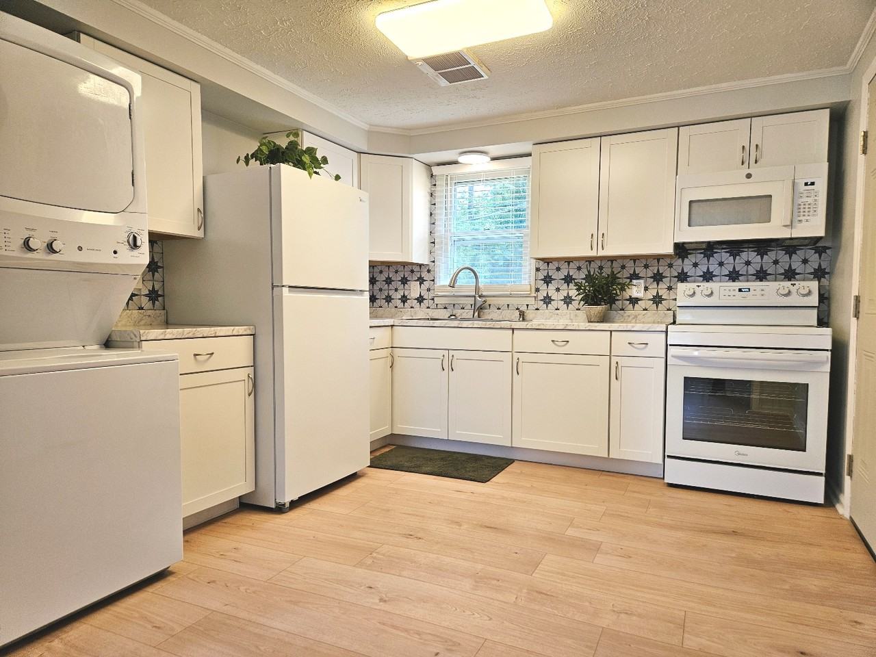 906 Paoli St #B - Photo 6 of 11
