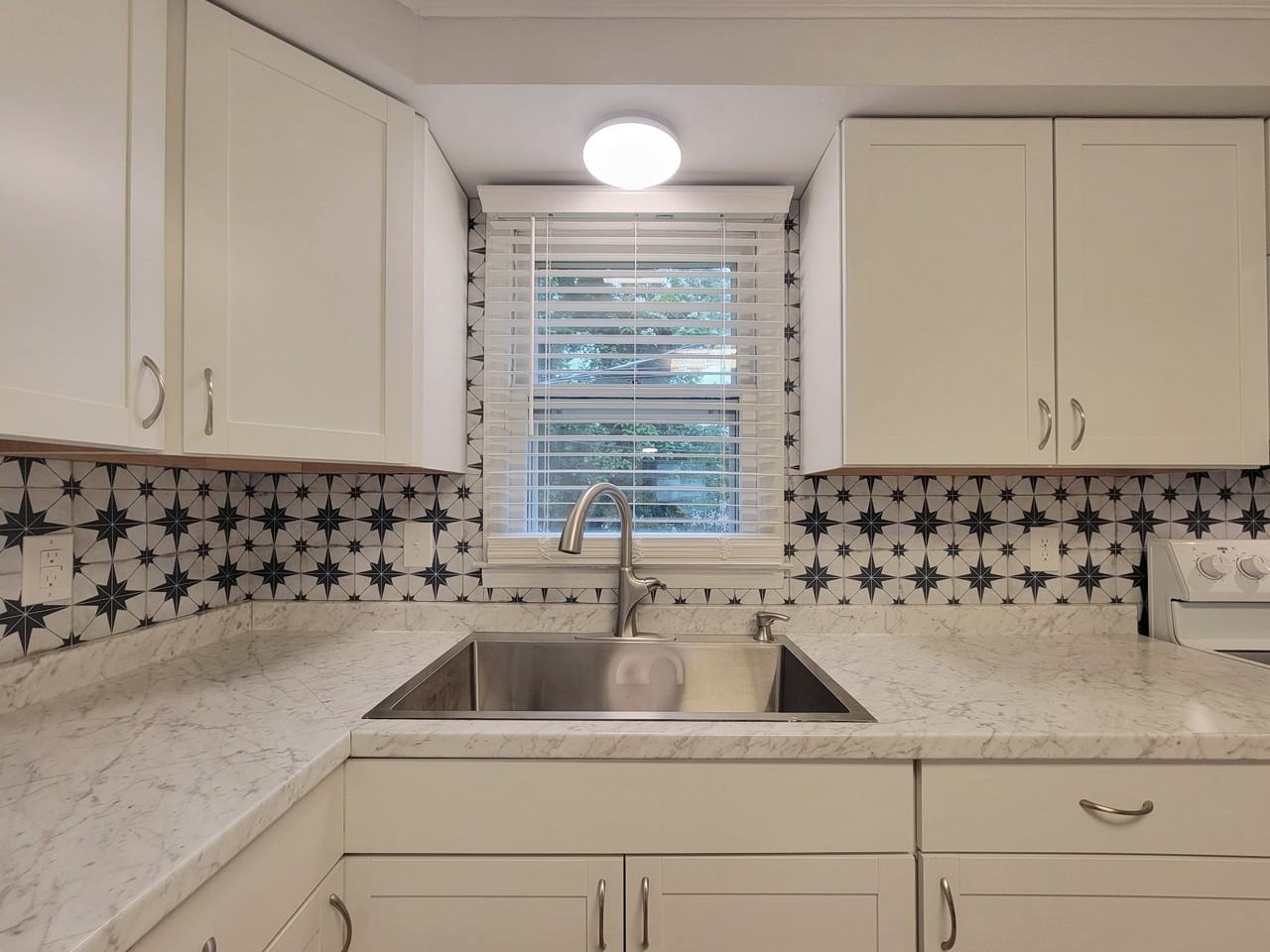 906 Paoli St #B - Photo 7 of 11