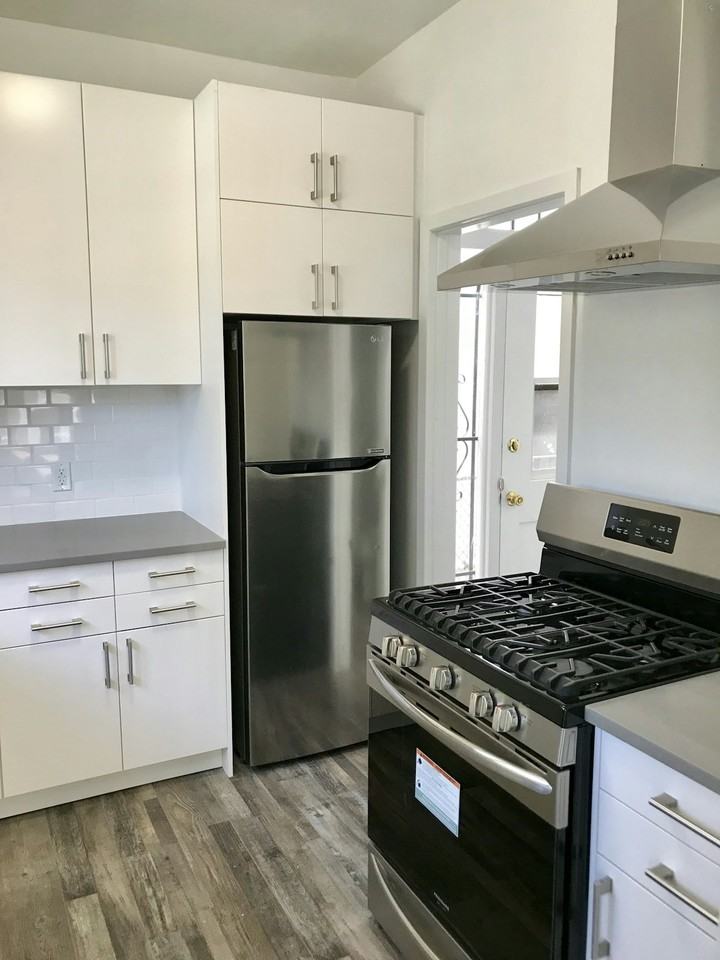 1050 S Genesee Ave - Photo 3 of 15