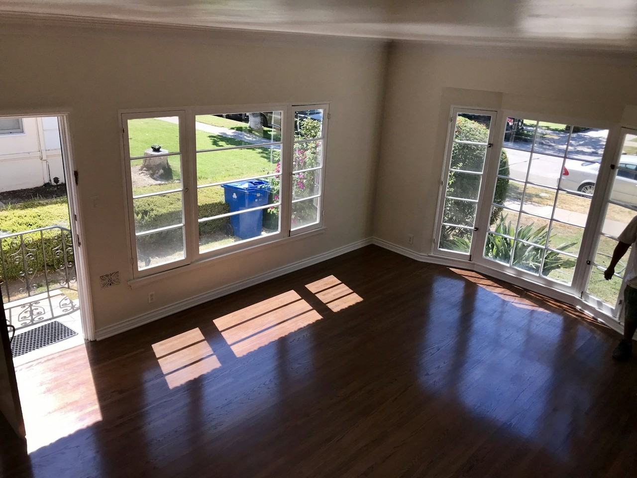 1050 S Genesee Ave - Photo 4 of 15
