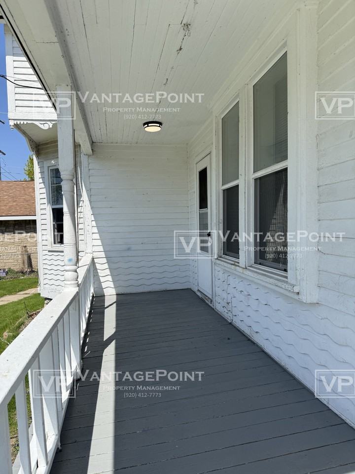 820 N Irwin Ave #820 - Photo 2 of 15