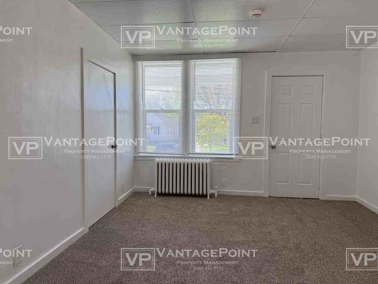 820 N Irwin Ave #820 - Photo 3 of 15