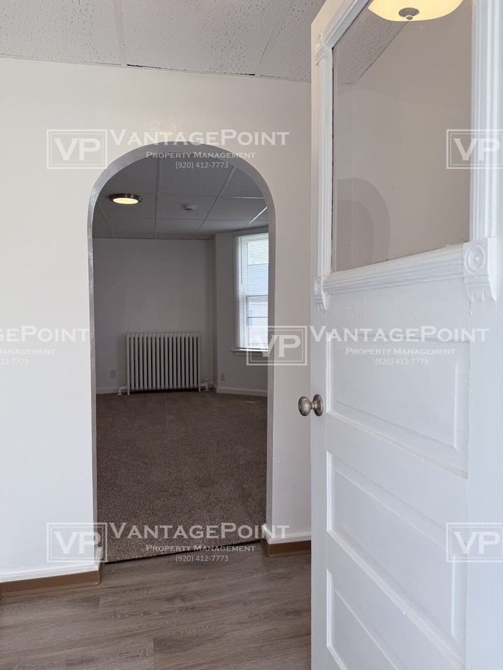 822 N Irwin Ave #822 - Photo 3 of 12