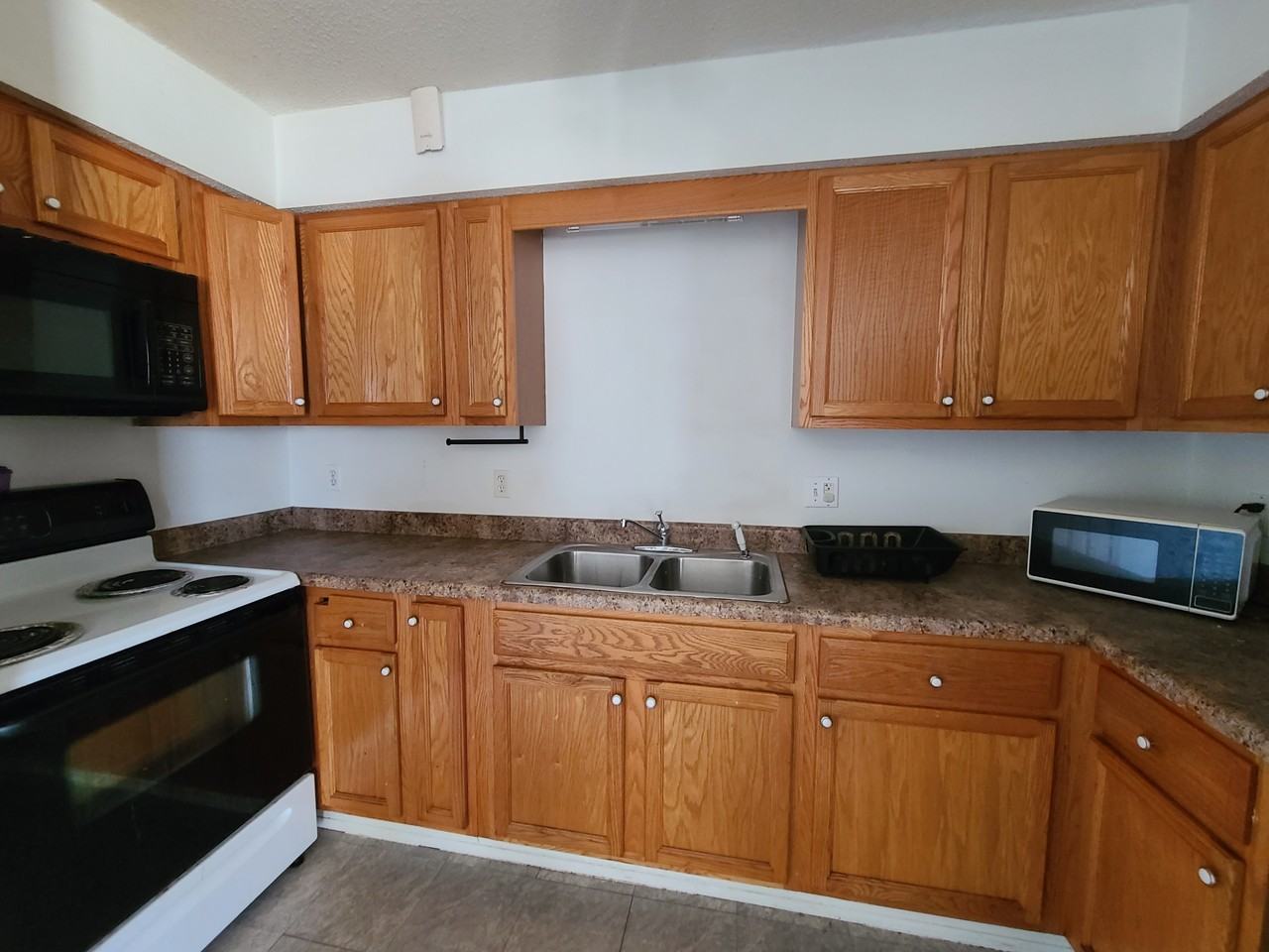 3541 Kings Dr #3541 - Photo 2 of 11