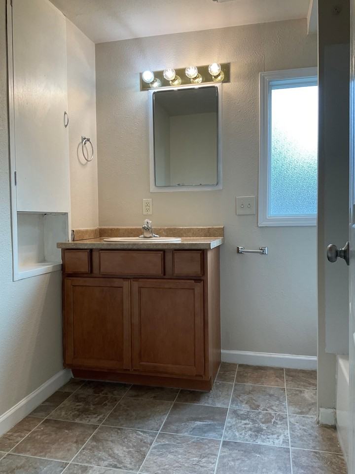 123 West Birch Street - Photo 5 of 19
