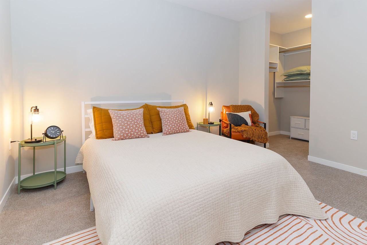 2630 N Hackett Ave #201 - Photo 4 of 11