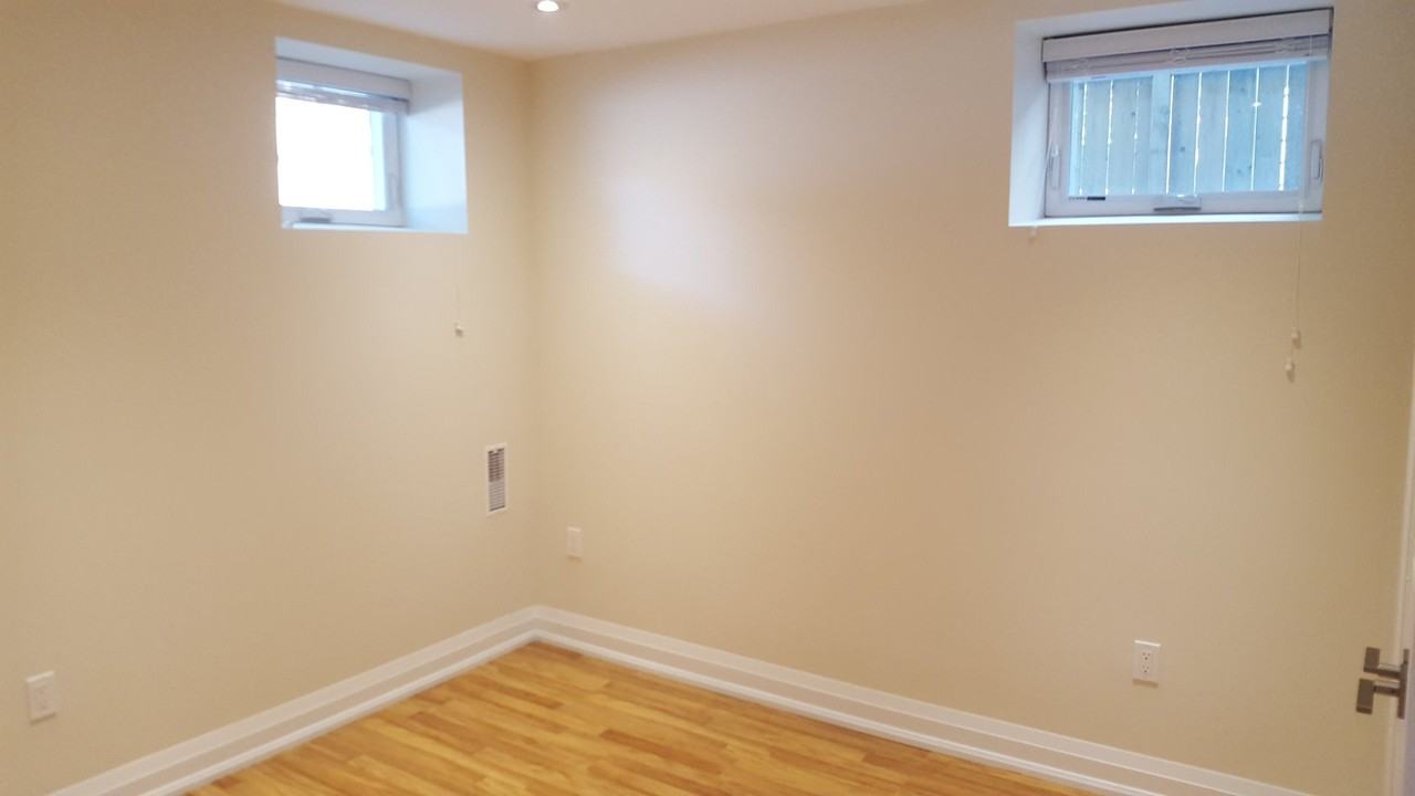 24 Duggan Ave - Photo 4 of 21