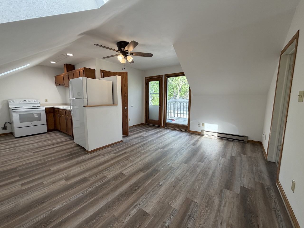 320 Edward St Uppr - Photo 4 of 14