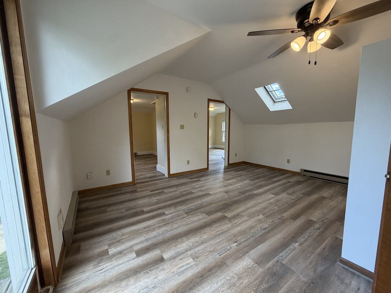 320 Edward St Uppr - Photo 5 of 14