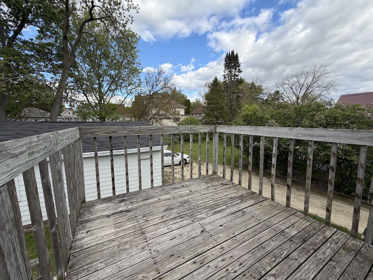 320 Edward St Uppr - Photo 6 of 14