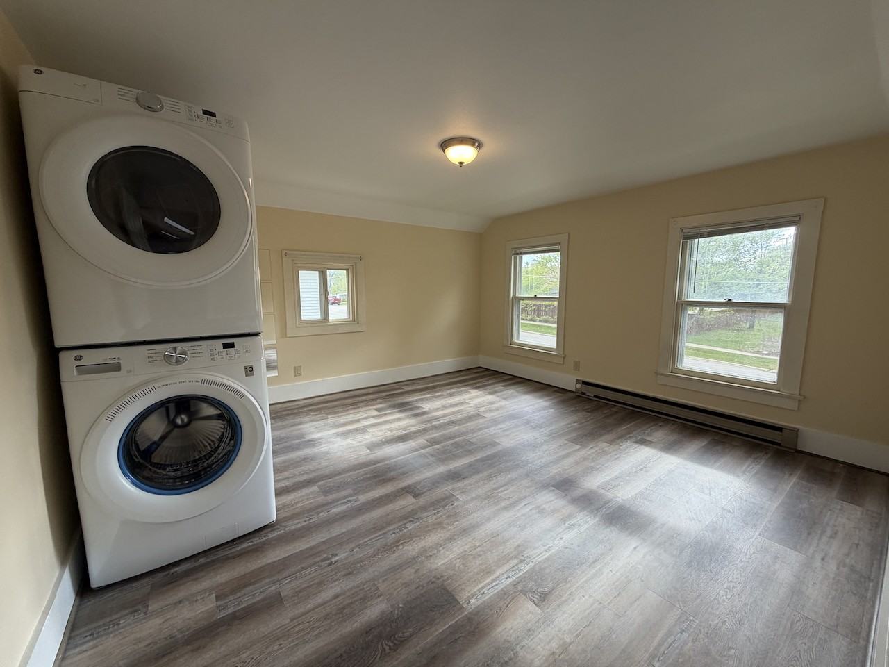 320 Edward St Uppr - Photo 7 of 14